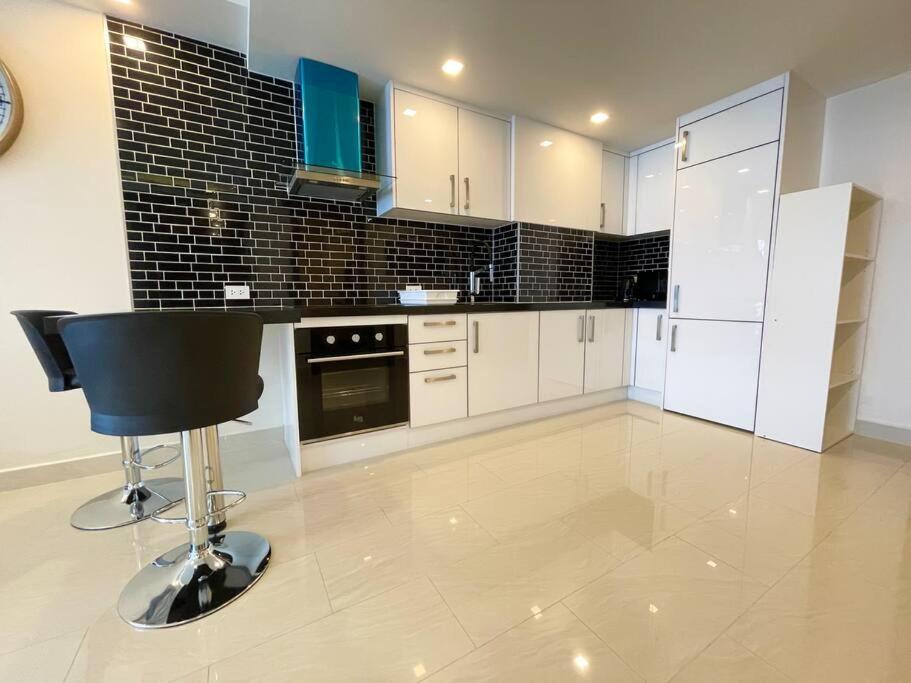 Апартаменты Large Luxury, Pool View, Grand Avenue, Pattaya - 202 Экстерьер фото